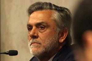 "Háganlo por Chile": la carta con la que Pablo Longueira arenga a la UDI a votar en contra del retiro de fondos AFP