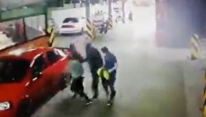 Mujer es atacada con cuchillo en un parqueadero de Cuenca