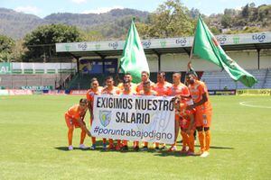 VIDEO. Jugadores de Sanarate exigen pago de su salario durante partido ante Antigua GFC