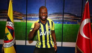 Enner Valencia es presentado en el Fenerbahce de Turquía