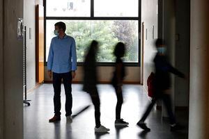 Francia cierra 22 escuelas por coronavirus luego de cuatro días de iniciarse las clases