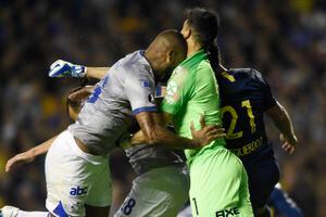 "#VerguenzaConmebol": El VAR desató la polémica en el Boca-Cruzeiro y en Brasil ya hablan de "atentado contra el fútbol"