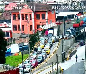 Carga vehicular en principales calles de Quito se evidenció este 22 de abril