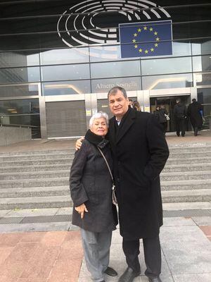 Rafael Correa y mamá de Jorge Glas en el Parlamento Europeo
