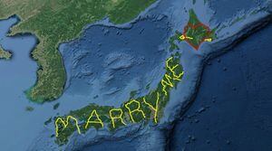 Artista percorre todo o Japão e traça rota no GPS para pedir namorada em casamento