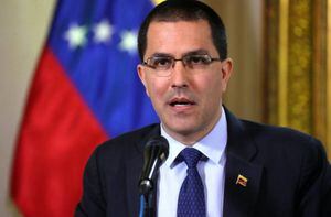 Canciller venezolano ironizó sobre la "competencia" entre Iván Duque y Sebastián Piñera por "reconocimiento" de Trump