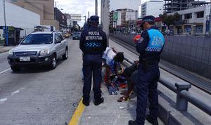Quito: Es prohibido comprar y vender en los semáforos, según Ordenanza