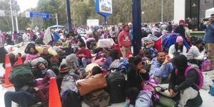 Miles de venezolanos llegan a frontera de Ecuador y Colombia