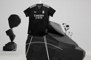 Real Madrid revela jersey negro que portará en el Clásico de España