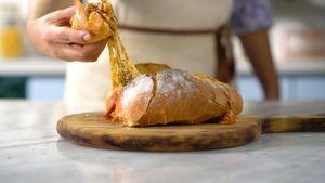 Faça esta receita de pão italiano com recheio de pizza e se surpreenda