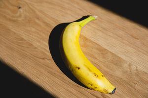 5 benefícios do suco de banana baseados em evidências