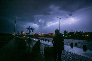¿Ahora sí que sí?: Onemi declaró alerta en la RM por tormentas eléctricas, granizadas y lluvias