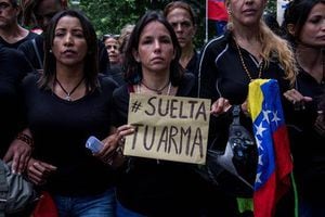 Violencia arrecia en protestas contra Maduro en Venezuela y ya deja 42 muertos