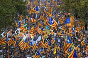 Independentistas proponen pleno parlamentario el jueves para responder al artículo 155 que permite la intervención de Cataluña por parte del gobierno