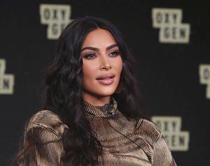 Kim Kardashian deja evidencias sobre cómo se ve sin bronceado