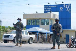 Reportan varias explosiones en la Penitenciaría del Litoral, Guayas
