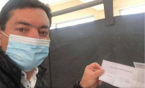 Plebiscito y polémica: diputado Fuenzalida explica foto con el voto