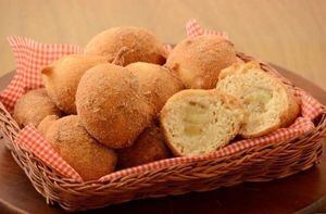 Receita de bolinho de banana perfeito para acompanhar um cafezinho