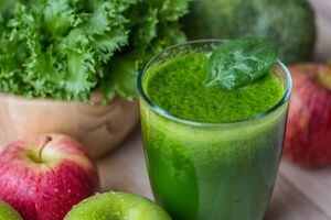 Desintoxica tu cuerpo con este jugo elimina grasa