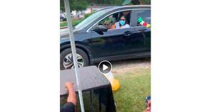 Vídeo: Vovó com 49 trinetos e 1 tataraneto comemora 100 anos em festa drive-thru
