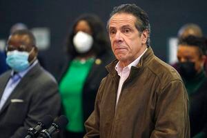 Una tercera mujer acusa al gobernador de Nueva York de acoso sexual