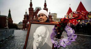 Comunistas rusos sin importar la pandemia salen a celebrar cumpleaños de Lenin