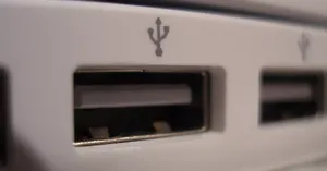 Qué significan los colores en los puertos USB de tu PC: una guía básica para mejorar su eficiencia