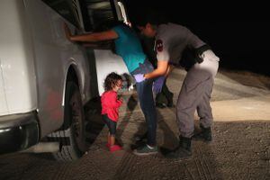 Foto de criança imigrante na fronteira dos EUA vence o World Press Photo