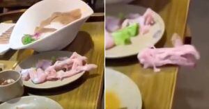 [Video] Pánico en las redes por un pollo crudo que se ‘escapa’ del plato en un restaurante