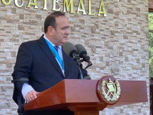 Giammattei: “El expresidente (Jimmy Morales) se recetó 18 elementos de la SAAS”