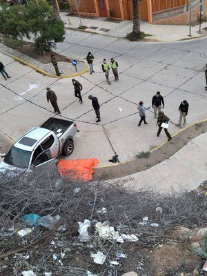 Operativo de película en La Serena: sujeto evade control sanitario y carabinero sube al pick up del vehículo