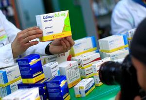 Colusión de las farmacias: justicia condena a tres grandes cadenas a pagar compensación a consumidores