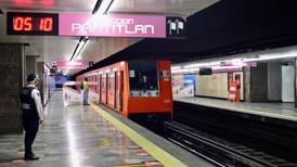 Conductora del metro de CDMX se hace viral por dedicarle canciones a los pasajeros