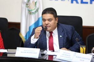 Presidente del Congreso asegura que retornado fue agredido en Santa Catarina Palopó