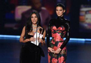 Kim Kardashian y Kendall Jenner fueron blanco de burlas durante los Emmy 2019