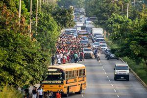 VIDEO. Crece caravana de migrantes hondureños que se dirige a EE. UU.