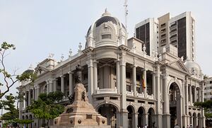 ¿Cuáles son los contratos que se le investigan al Municipio de Guayaquil?