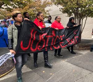 Marchan para protestar muerte de joven negro a manos de Policía
