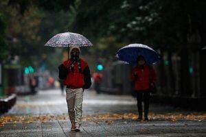 ¿Llueve o no llueve? Revisa el pronóstico del tiempo para este fin de semana largo en Santiago