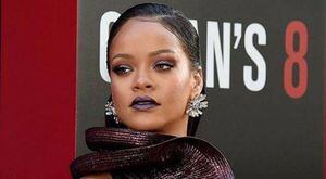Rihanna processa o pai por uso indevido da marca Fenty