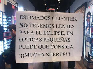 "Se desató la eclipsitis": locura total entre los chilenos que aún no logran comprar lentes para ver el eclipse solar