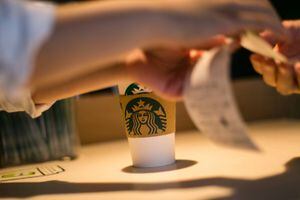 Starbucks, el gigante americano que aplastan las tiendas colombianas