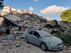 Impactantes imágenes del terremoto de 7.0 que sacudió Grecia y Turquía