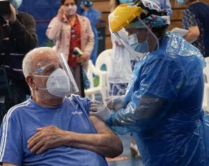 Presidente Piñera dio inicio al proceso de vacunación contra covid-19 en Futrono