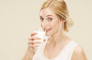 ¿Beber leche fortalece los huesos?
