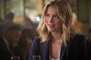 Serie You en Netflix: Elizabeth Lail y sus fotos más sensuales en Instagram