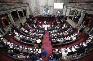 Diputados piden a Giammattei sancionar decreto que garantiza servicios básicos