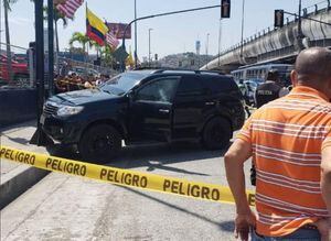 Asesinaron a un hombre con siete disparos mientras conducía por el norte de Guayaquil