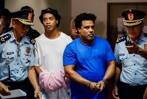 Justicia de Paraguay concede a Ronaldinho prisión domiciliaria