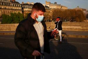 Adiós a las mascarillas: Francia dejará de exigir cubrebocas en exteriores